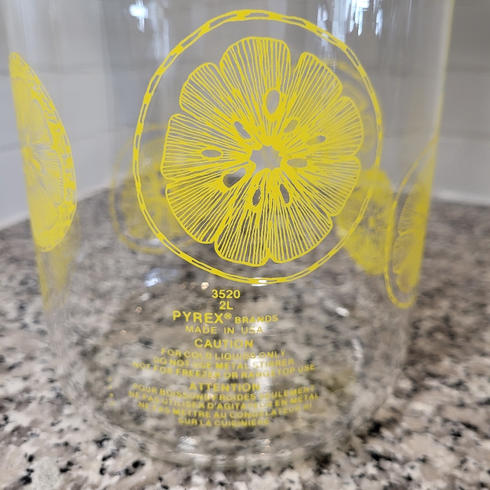 Vintage PYREX Lemonade Juice #3520 2 Litre Glass Pitcher - Picture 5 of 5
